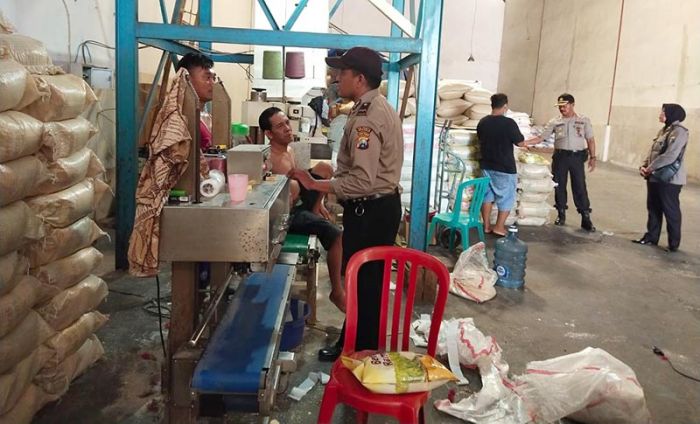 Darurat Virus Corona, Polresta Sidoarjo Awasi Pasar dan Gudang Sembako