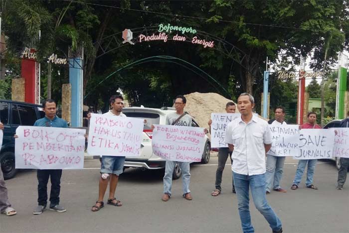 Gelar Aksi Damai, Wartawan Bojonegoro Tuntut Prabowo Minta Maaf