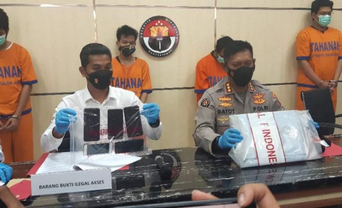 Bobol Data Kartu Kredit untuk Transaksi Mata Uang Kripto, 4 Mahasiswa Diamankan Polda Jatim Bobol Data Kartu Kredit untuk Transaksi Mata Uang Kripto, 4 Mahasiswa Diamankan Polda Jatim