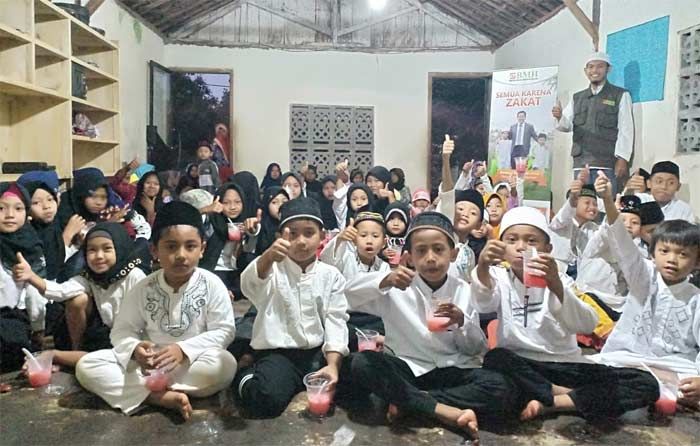 Bahagiakan Yatim Dhuafa, BMH Gelar Buka Puasa dan Salurkan Sembako di Tuban Bahagiakan Yatim Dhuafa, BMH Gelar Buka Puasa dan Salurkan Sembako di Tuban