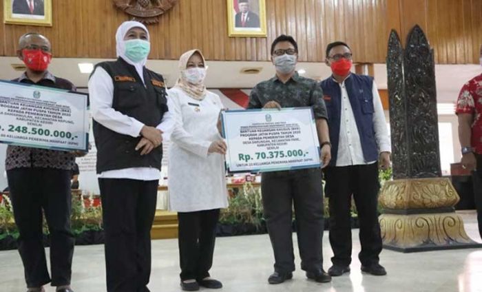 Di Kabupaten Kediri, Gubernur Jatim Khofifah Ajak Masyarakat Terus Patuhi Protokol Kesehatan