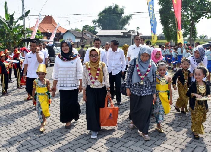 UPT Puskesmas Gondang Diverifikasi, Tarian Bocah Mojokerto Pukau Rombongan Kementerian PPPA