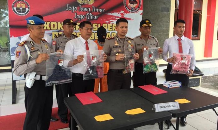 Bisnis Prostitusi Rumah Karaoke di Blitar Terbongkar, Pengunjung Bisa Kencani Pemandu Lagu Bisnis Prostitusi Rumah Karaoke di Blitar Terbongkar, Pengunjung Bisa Kencani Pemandu Lagu