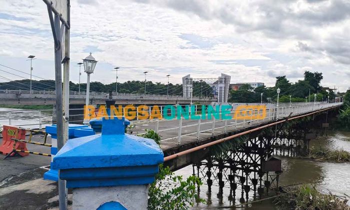 HUT ke-156 Jembatan Brantas Lama, Pegiat Budaya Di Kediri Gelar Pameran Foto Jadul dan Syukuran HUT ke-156 Jembatan Brantas Lama, Pegiat Budaya Di Kediri Gelar Pameran Foto Jadul dan Syukuran