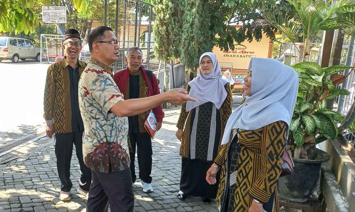 Kepala Disdik Jatim Sidak ke SMAN 2 Batu, Sekolah Usulkan Kelas Olahraga pada Pemprov Jatim Kepala Disdik Jatim Sidak ke SMAN 2 Batu, Sekolah Usulkan Kelas Olahraga pada Pemprov Jatim