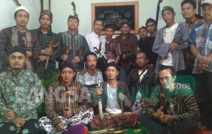 Sarasehan Pecinta Keris di Tuban Bahas Kondisi Benda Pusaka Warisan Leluhur Sarasehan Pecinta Keris di Tuban Bahas Kondisi Benda Pusaka Warisan Leluhur