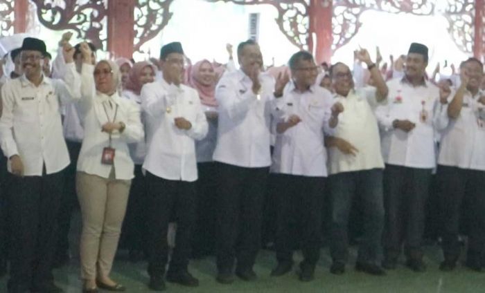 Pelantikan 445 PPPK oleh Pj Bupati Pamekasan Diwarnai Goyang Oke Gas Pelantikan 445 PPPK oleh Pj Bupati Pamekasan Diwarnai Goyang Oke Gas