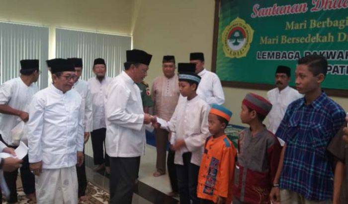 LDII - PDAM Gresik Bagikan 1.100 Paket Sembako kepada Dhuafa LDII - PDAM Gresik Bagikan 1.100 Paket Sembako kepada Dhuafa