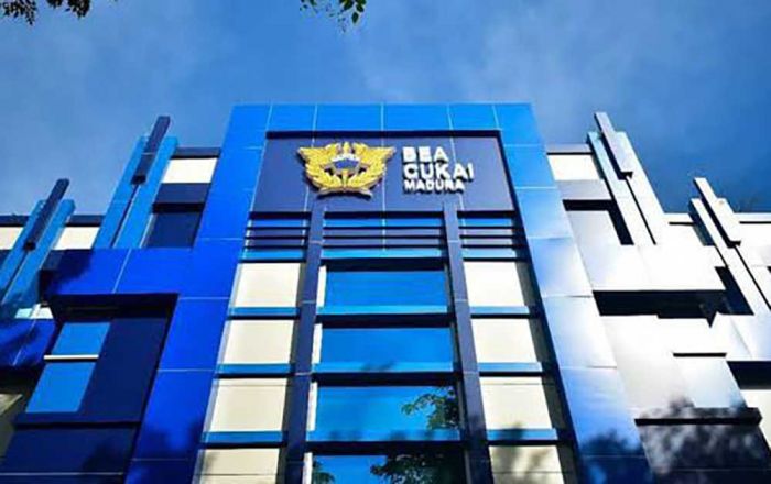 Polres Pamekasan Tangkap Pengusaha Rokok Ilegal, Tapi Langsung Bebas Usai Bayar UR ke BC Madura Polres Pamekasan Tangkap Pengusaha Rokok Ilegal, Tapi Langsung Bebas Usai Bayar UR ke BC Madura