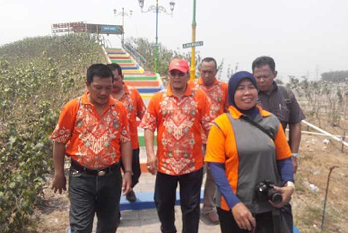 Blusukan, Sekda Pantau Sampah dari Bukit Teletubbies