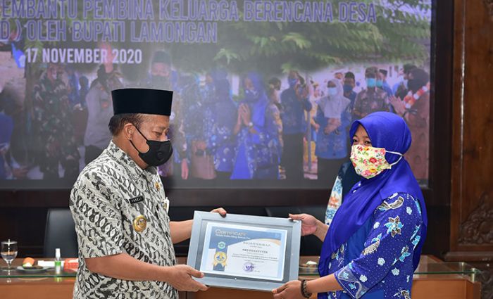 Bantu Program KB di Lamongan, PPKBD Desa Soko Dapat Penghargaan Teladan Aktif