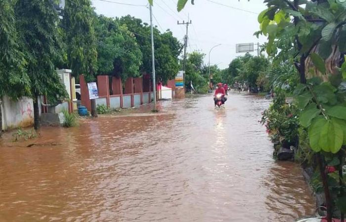 Ujungpangkah Gresik Dilanda Banjir, Puluhan Rumah Terendam Ujungpangkah Gresik Dilanda Banjir, Puluhan Rumah Terendam