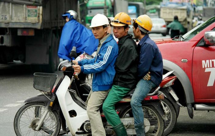 Tukang Batu pun Kini Dikerjakan TKA Cina