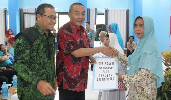 PDAM Kota Pasuruan Berikan Bantuan Modal Usaha untuk 100 Pedagan Mlijo