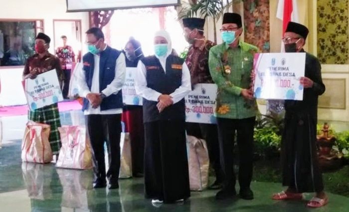 ​Serahkan Bantuan di Pamekasan, Gubernur Khofifah Siapkan Program Jatim Puspa