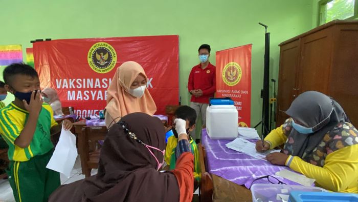 Kejar Herd Immunity, BIN Jatim dan Pemkab Kediri Gelar Vaksinasi Covid-19 Kejar Herd Immunity, BIN Jatim dan Pemkab Kediri Gelar Vaksinasi Covid-19