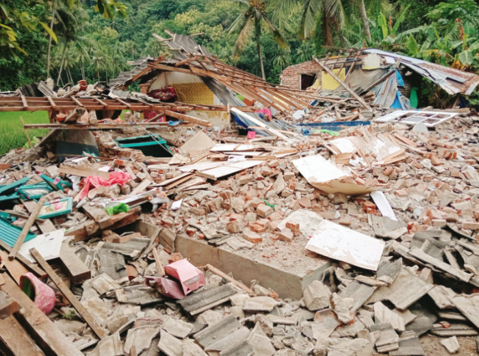 Korban Gempa Bumi di Pulau Bawean Gresik Keluhkan Bantuan, Apa yang Terjadi? Korban Gempa Bumi di Pulau Bawean Gresik Keluhkan Bantuan, Apa yang Terjadi?