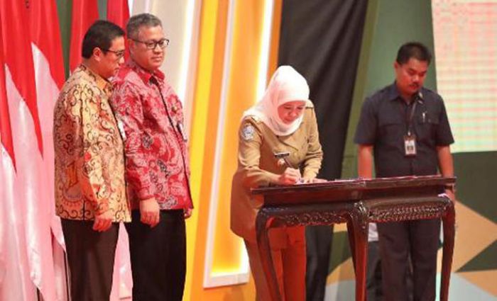 Hindari Konsumtif, Pemprov Canangkan Gerakan Pelajar Nabung Bersama OJK-Bank Jatim Hindari Konsumtif, Pemprov Canangkan Gerakan Pelajar Nabung Bersama OJK-Bank Jatim