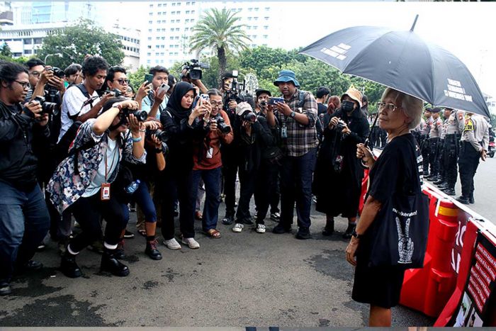 Aksi Kamisan ke-807, Keluarga Korban Minta Presiden Jokowi Cabut Gelar Kehormatan Prabowo