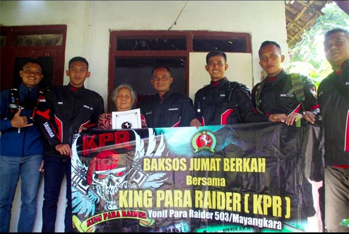 ​Melalui Komunitas RX King, Yonif Para Raider 503/Mayangkara Salurkan Bantuan untuk Warga