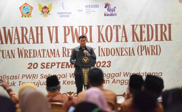 Mas Abu Buka Muskot ke-6 PWRI Kota Kediri dan Lantik Pengurus Periode 2023-2028