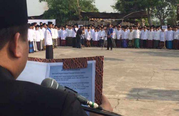 Ribuan Santri Ponpes Lirboyo Kediri Ikuti Apel Hari Santri Nasional