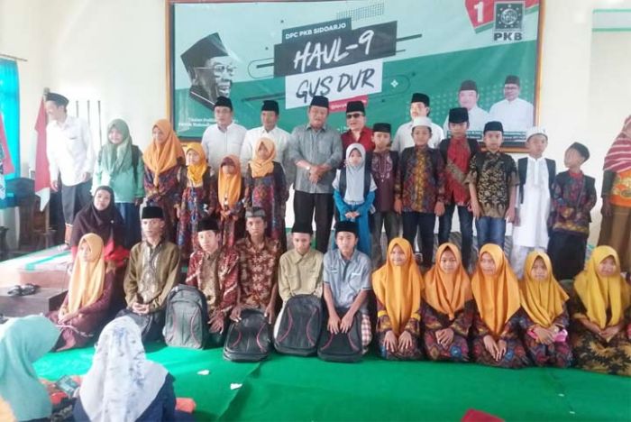 PKB Sidoarjo Gelar Doa Bersama Peringati Haul ke-9 Gus Dur PKB Sidoarjo Gelar Doa Bersama Peringati Haul ke-9 Gus Dur