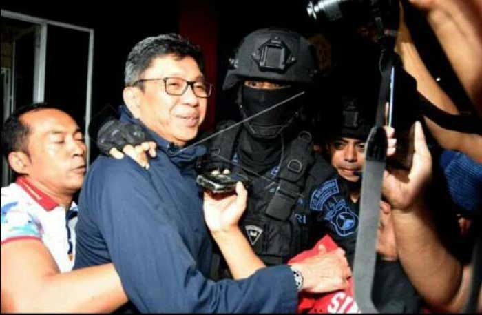 Wali Kota Batu Edy Rumpoko Resmi Tersangka, Barang Bukti Rp 300 Juta Diamankan Wali Kota Batu Edy Rumpoko Resmi Tersangka, Barang Bukti Rp 300 Juta Diamankan