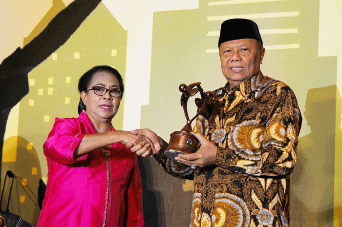 KPPPA RI Serahkan Tiga Penghargaan Sekaligus kepada Nganjuk KPPPA RI Serahkan Tiga Penghargaan Sekaligus kepada Nganjuk