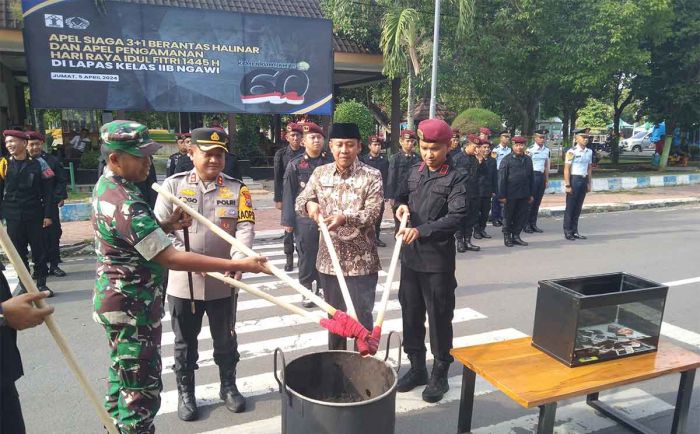 Jelang Lebaran, Lapas Ngawi Gelar Apel Siaga dan Musnahkan Barang Bukti Jelang Lebaran, Lapas Ngawi Gelar Apel Siaga dan Musnahkan Barang Bukti