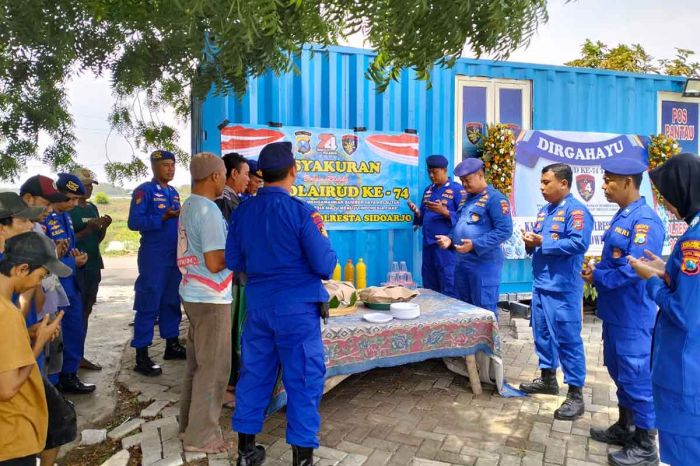Bersama Nelayan, Satpolairud Polresta Sidoarjo Peringati HUT ke-74 Bersama Nelayan, Satpolairud Polresta Sidoarjo Peringati HUT ke-74