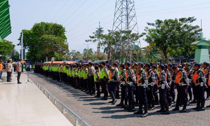 Kapolresta Sidoarjo Pimpin Pengamanan Persipura Lawan Persela di Stadion Gelora Delta Kapolresta Sidoarjo Pimpin Pengamanan Persipura Lawan Persela di Stadion Gelora Delta