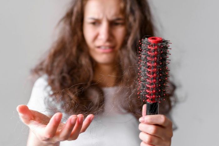 5 Cara Alami Atasi Rambut Rontok 5 Cara Alami Atasi Rambut Rontok