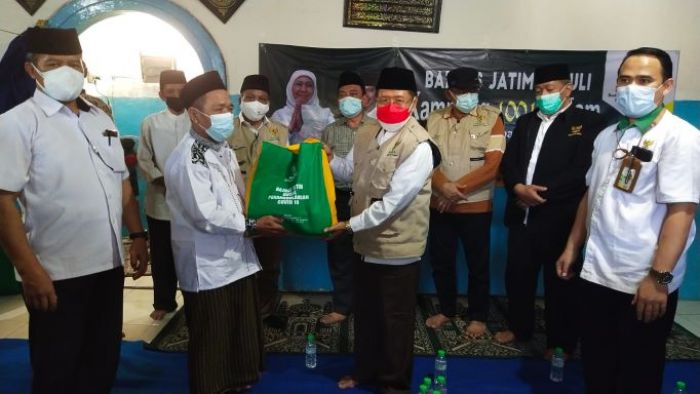 Bagikan Sembako di Kampung 1.001 Malam, Baznas Jatim Tindak Lanjuti Kunjungan Gubernur Khofifah