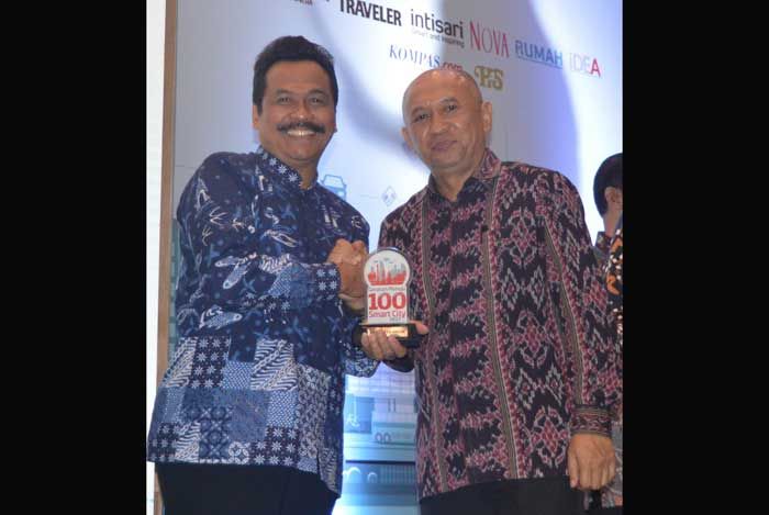 Komitmen Dukung Gerakan Menuju 100 Smart City, Gresik Sabet Penghargaan Komitmen Dukung Gerakan Menuju 100 Smart City, Gresik Sabet Penghargaan
