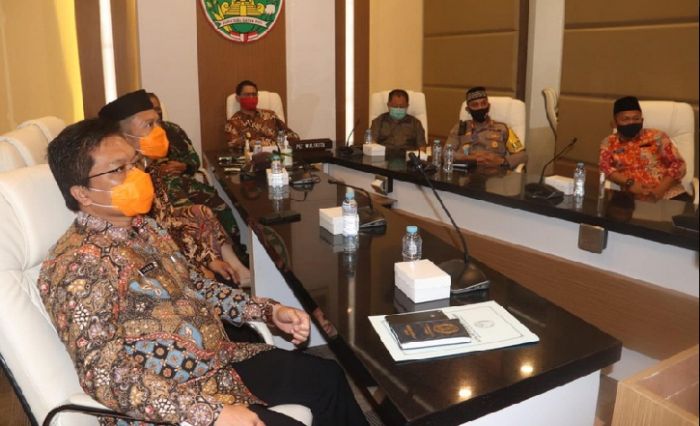 Plt Wali Kota Pasuruan Ikuti Arahan Presiden Jokowi Plt Wali Kota Pasuruan Ikuti Arahan Presiden Jokowi