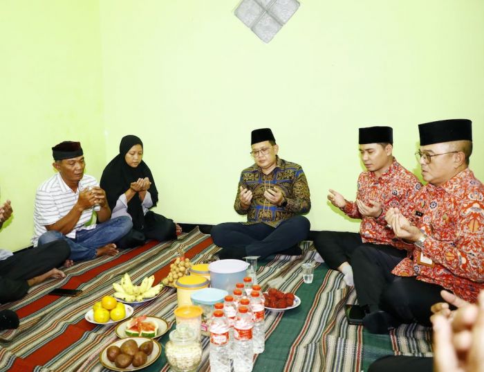 Takziah ke Rumah Duka 4 Siswa SMPN 7 Kota Mojokerto, Pj. Gubernur Jatim Sampaikan Duka Cita Takziah ke Rumah Duka 4 Siswa SMPN 7 Kota Mojokerto, Pj. Gubernur Jatim Sampaikan Duka Cita