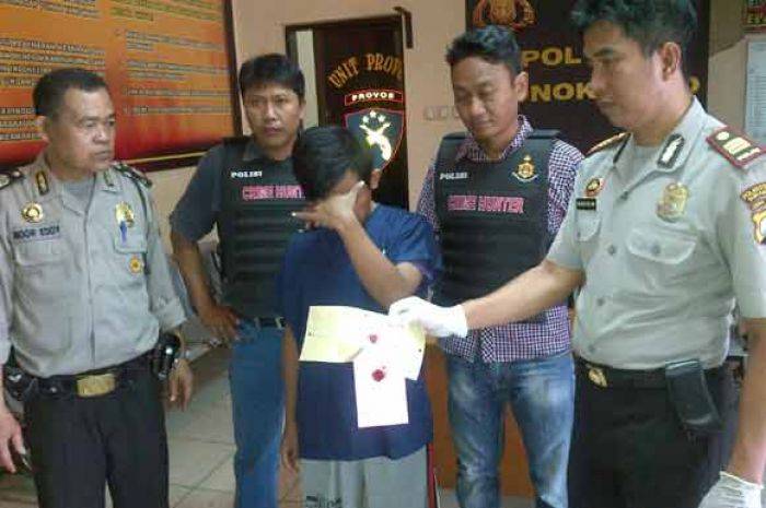 Kurir Sabu Ditangkap di Ruko Barata Jaya Surabaya Kurir Sabu Ditangkap di Ruko Barata Jaya Surabaya