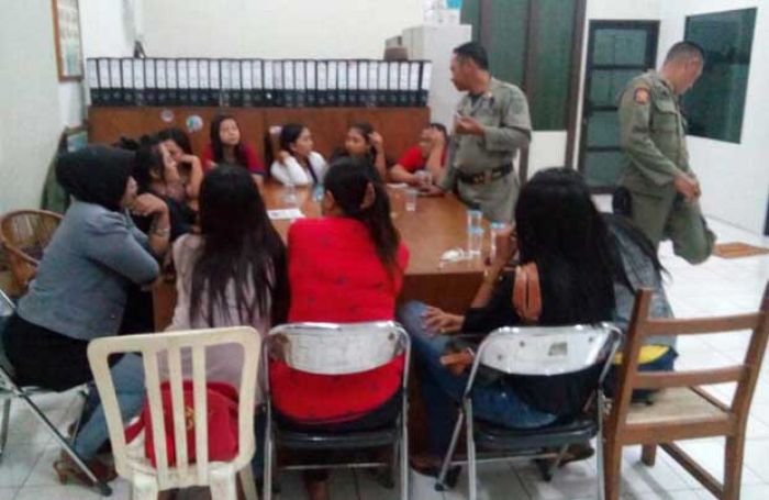 Razia di Menganti dan Driyorejo, Dispol PP Gresik Garuk Belasan Penjaga Cafe Razia di Menganti dan Driyorejo, Dispol PP Gresik Garuk Belasan Penjaga Cafe