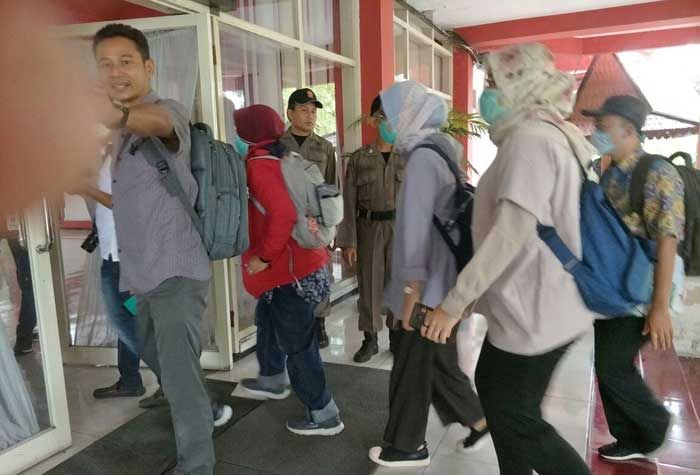 KPK Juga Geledah Dinas PUPR, Dinas Pendidikan, dan Bappeda Pemkab Mojokerto