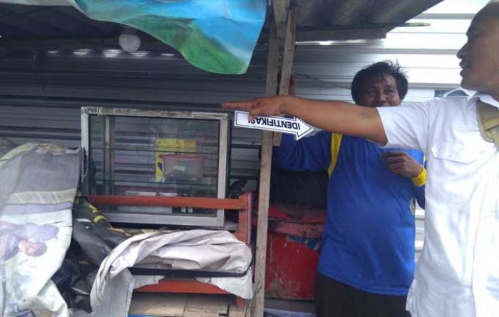 3 Kios di Tuban Dijarah 8 Suporter Beratribut Hijau 3 Kios di Tuban Dijarah 8 Suporter Beratribut Hijau