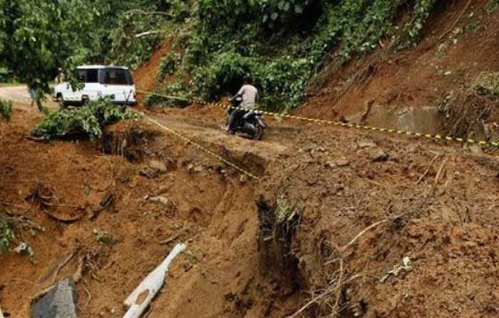 Longsor Besar Kembali Tutup Akses Jalan Menuju Proyek Bendungan Tukul Arjosari Pacitan Longsor Besar Kembali Tutup Akses Jalan Menuju Proyek Bendungan Tukul Arjosari Pacitan