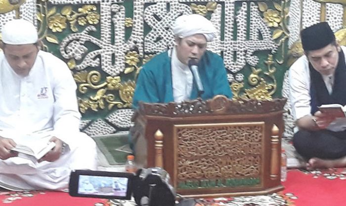 Gelar Salawat, Gus Anom Doakan Khofifah-Emil Diberi Kekuatan Memimpin Jatim Gelar Salawat, Gus Anom Doakan Khofifah-Emil Diberi Kekuatan Memimpin Jatim