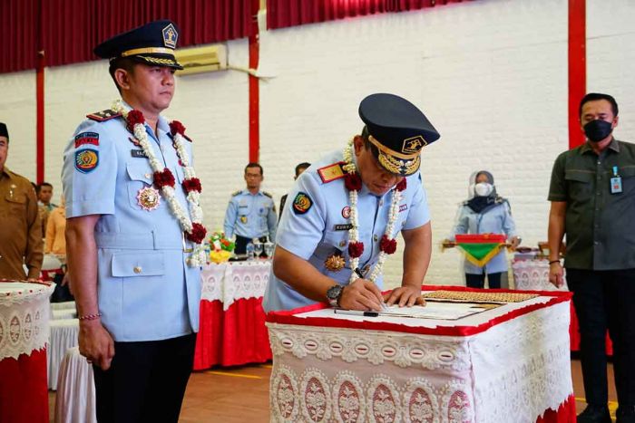Sertijab Kalapas Kelas I Madiun, Kunrat Kasmiri Sampaikan Inovasi dan Sepak Terjang Kalapas Baru Sertijab Kalapas Kelas I Madiun, Kunrat Kasmiri Sampaikan Inovasi dan Sepak Terjang Kalapas Baru