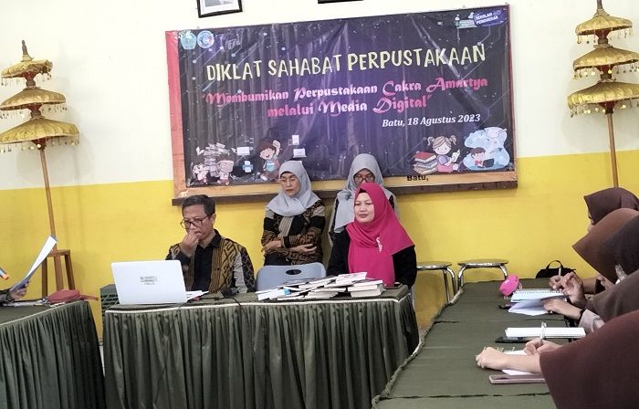 Sahabat Cakra Amartya SMAN 2 Kota Batu Dibekali Kemampuan Menulis Digital