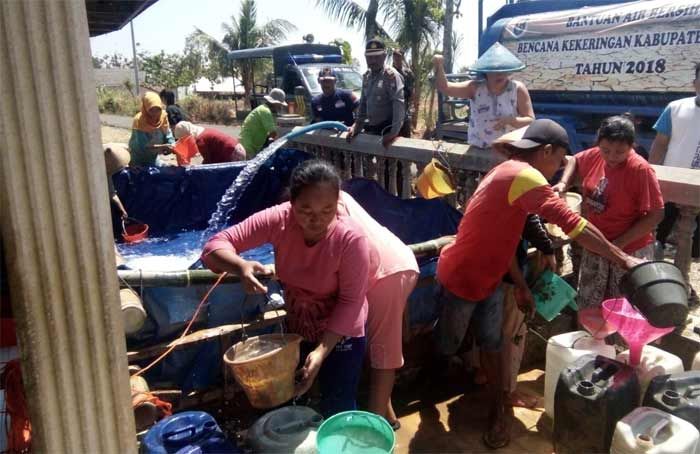 Dilanda Kekeringan, Dua Desa di Montong Tuban Didropping Air Bersih