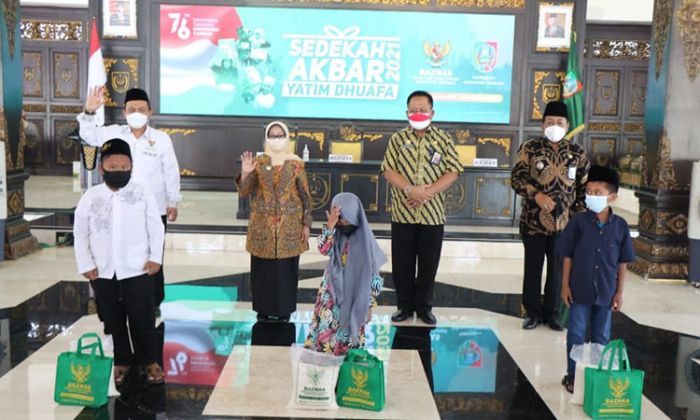 Serahkan Paket Sedekah Akbar 2021 Yatim Duafa, Bupati Jombang: Semoga Bermanfaat dan Berkah