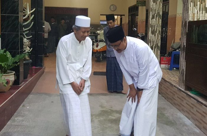 Sowan ke Sejumlah Kiai, Gus Ipul dapat Dukungan Luar Biasa Sowan ke Sejumlah Kiai, Gus Ipul dapat Dukungan Luar Biasa