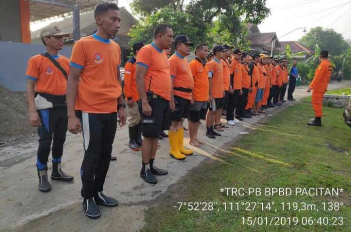 BPBD Pacitan Terjunkan TRC Bantu Evakuasi Santri Hanyut di Ponorogo BPBD Pacitan Terjunkan TRC Bantu Evakuasi Santri Hanyut di Ponorogo
