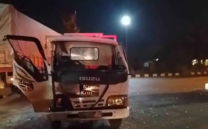 Langgar Rambu Lalu Lintas, Truk Tronton di Sidoarjo Terlibat Kecelakaan Langgar Rambu Lalu Lintas, Truk Tronton di Sidoarjo Terlibat Kecelakaan